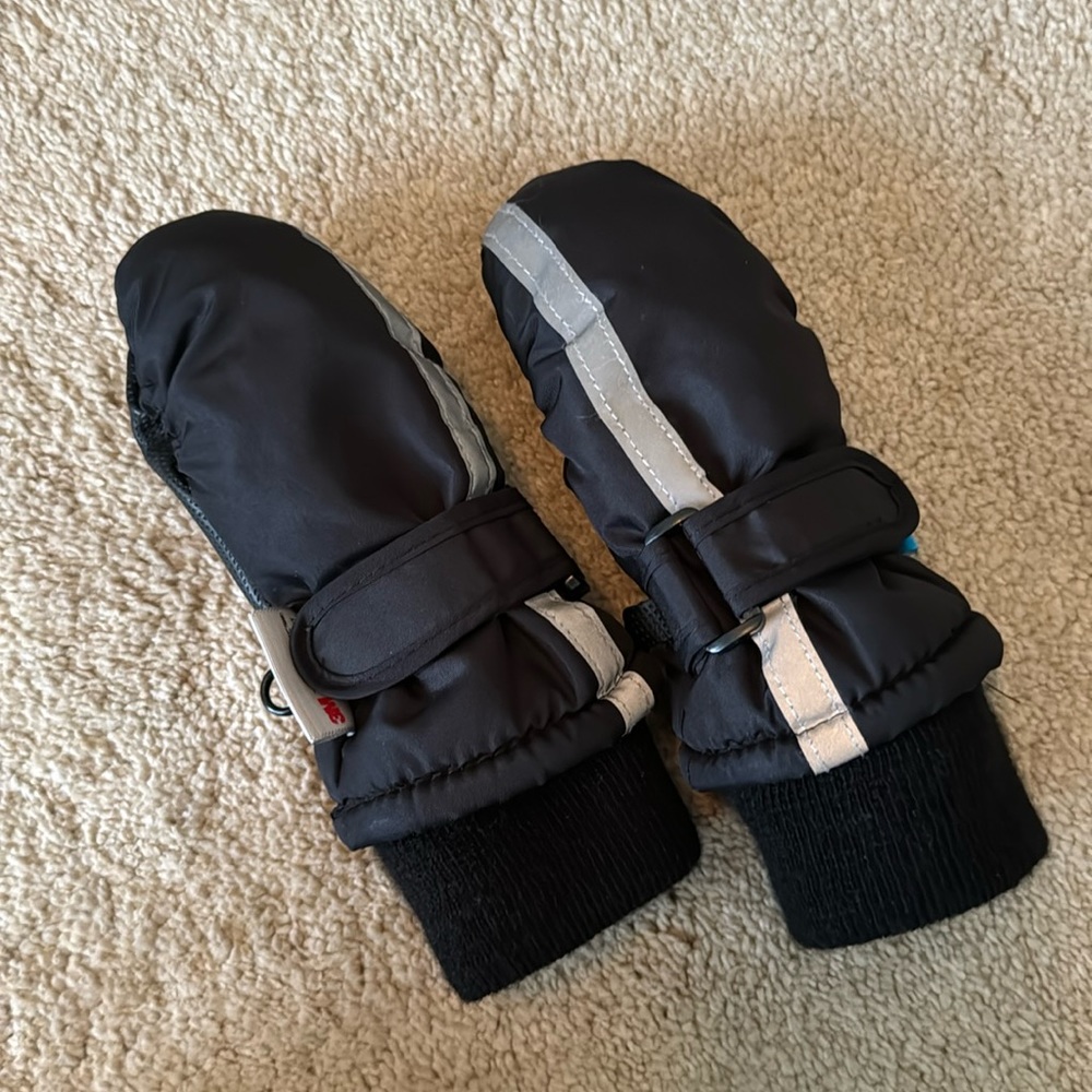 Waterproof mittens with 3M thinsulate.